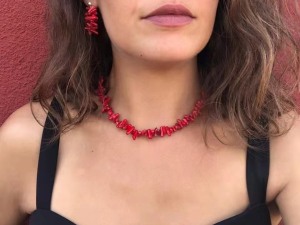 Vibrant Red Coral Chip Bead Choker Necklace for Women