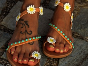 Daisy Embellished Summer Sandals with Turquoise Bead Accents
