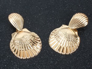 Elegant Gold-Tone Shell Earrings - Timeless Ocean-Inspired Glamour