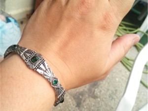 Vintage Style Silver-Tone Bracelet with Green Gemstone Accents